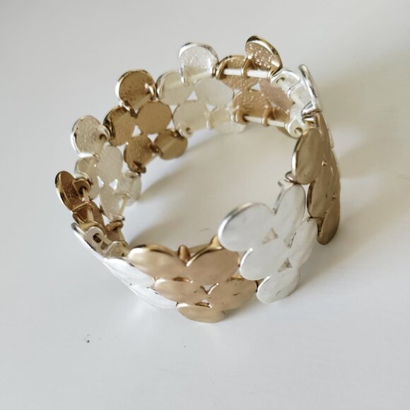 Vintage Cuff Costume Jewelry Bracelet Flower Design Silver and Gold Tones - Picture 7 of 10